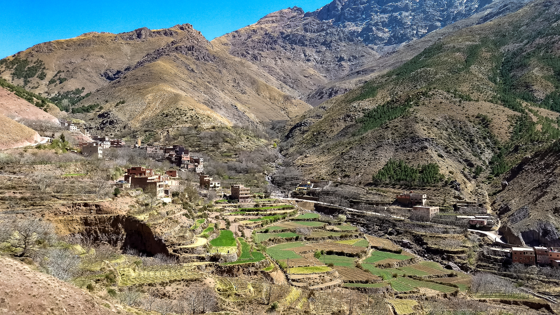 Tag 2: Azib n’Tamsoult (2145 m) - Aguelzim-Berg (3650 m) - Toubkal-Hütte